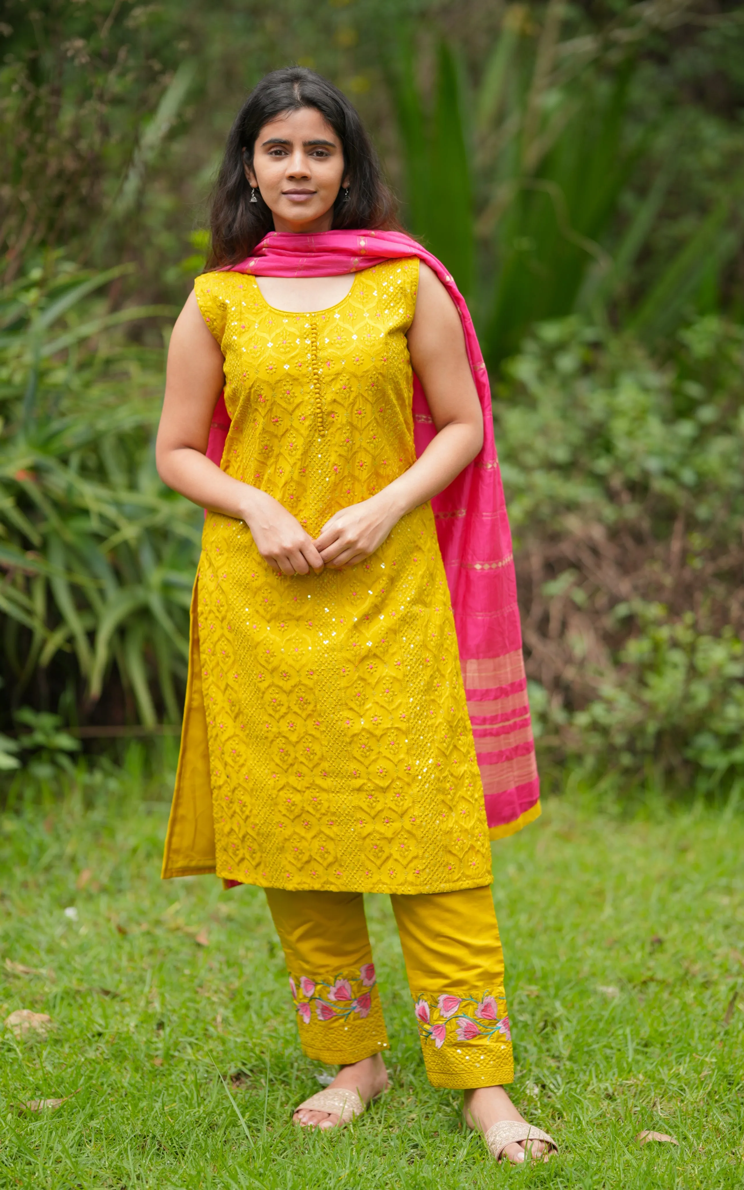 Akshita (Kurti Pant Dupatta)
