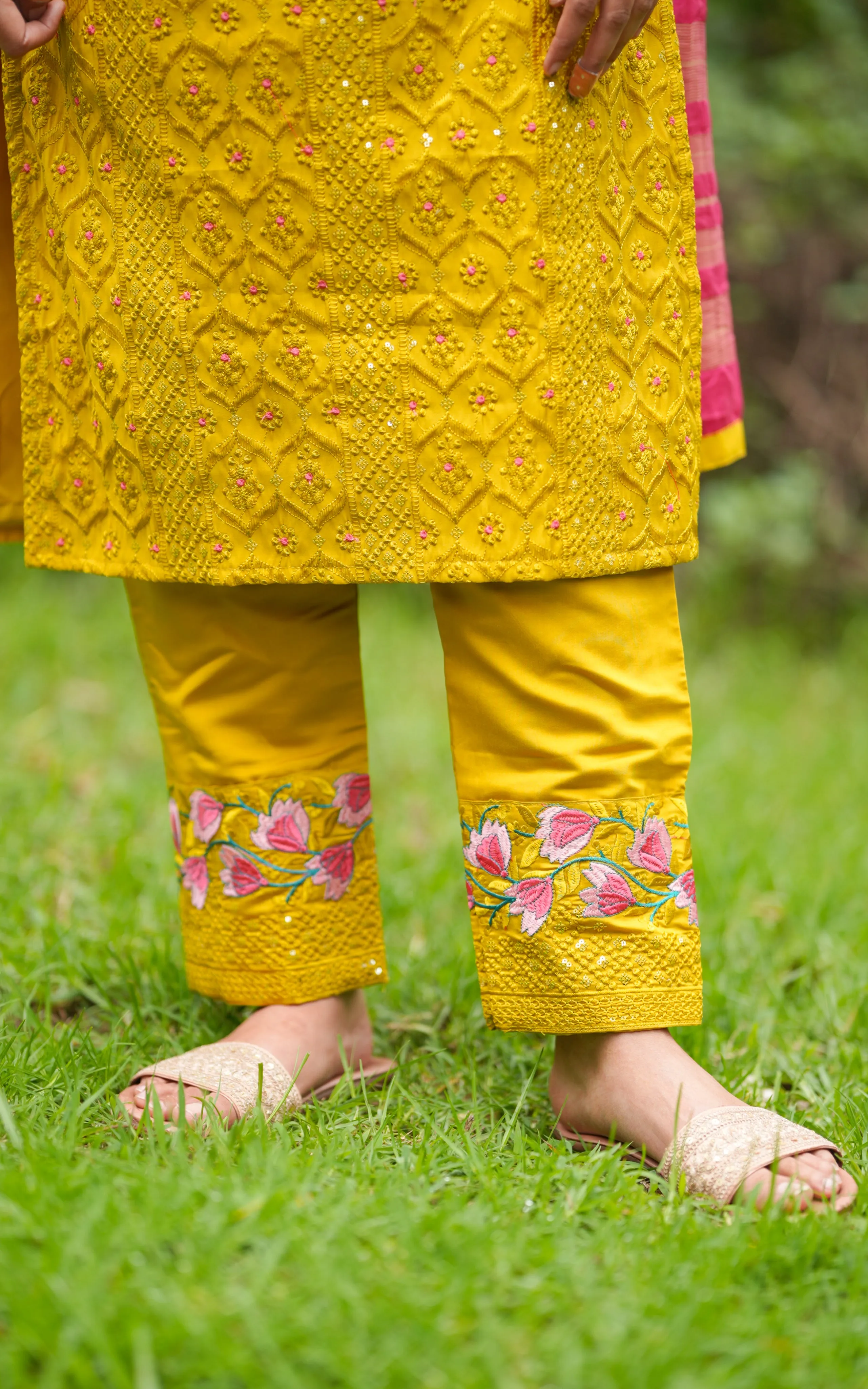 Akshita (Kurti Pant Dupatta)