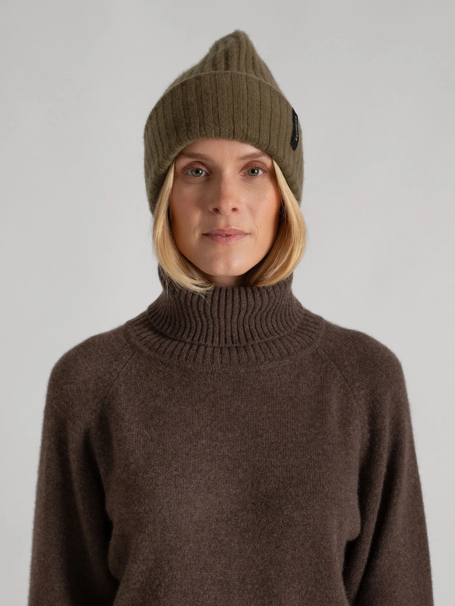 Cashmere beanie "Oda" - hunter