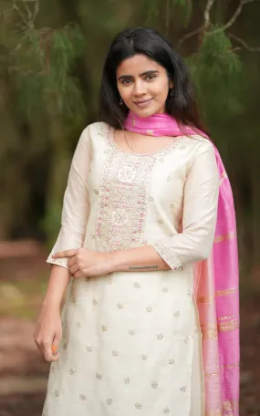 Sindhuja (Kurti Pant Dupatta)