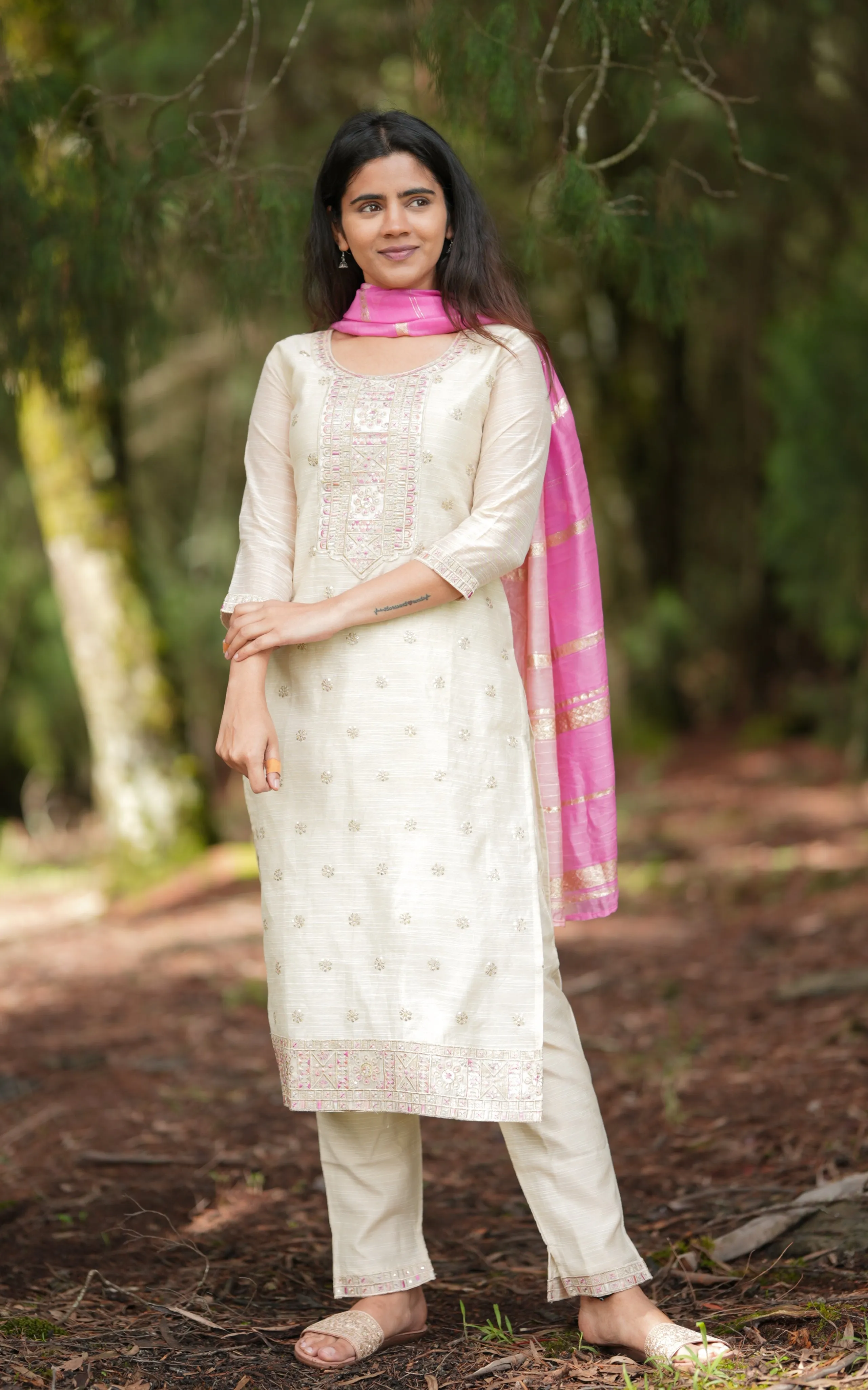 Sindhuja (Kurti Pant Dupatta)