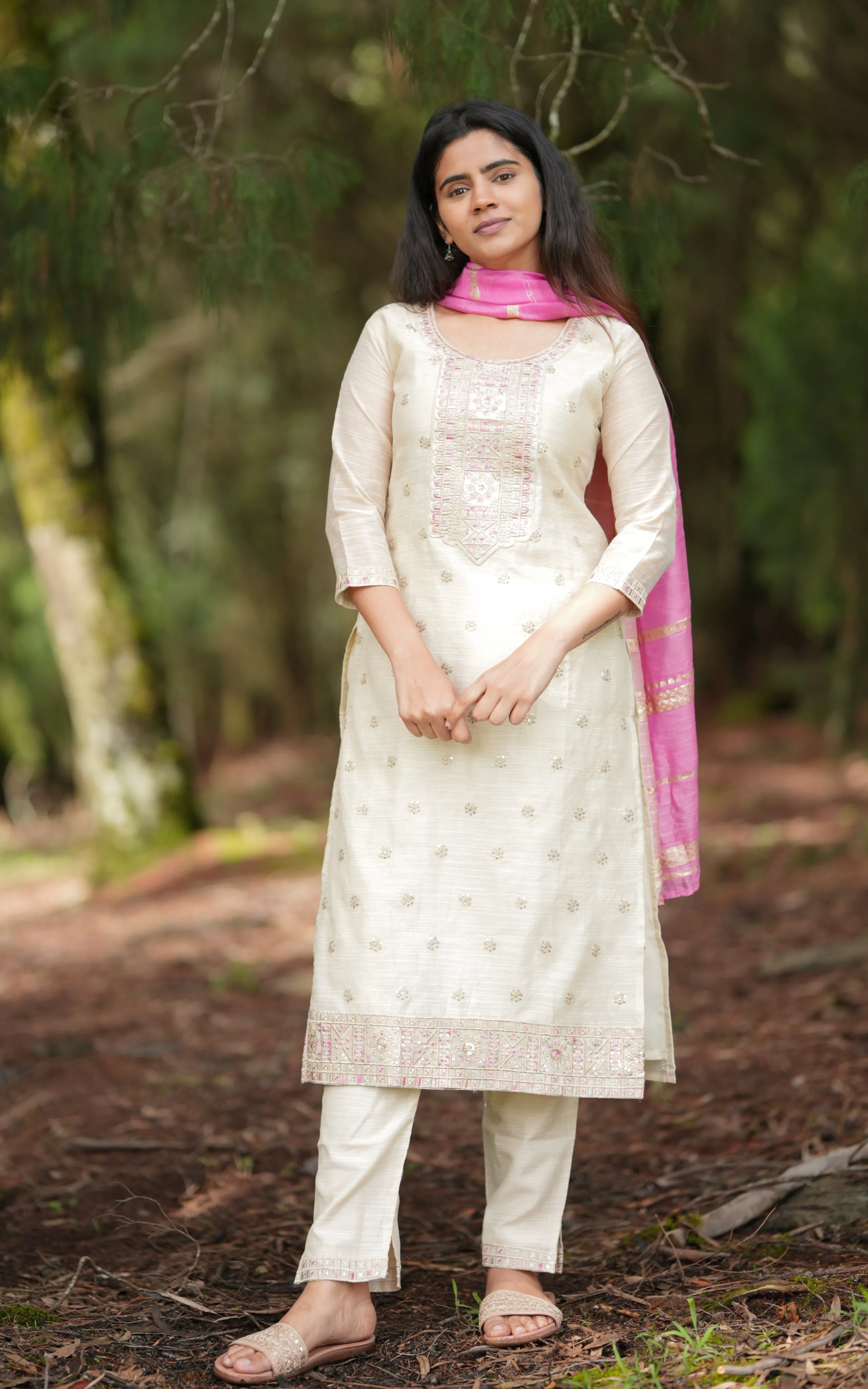 Sindhuja (Kurti Pant Dupatta)