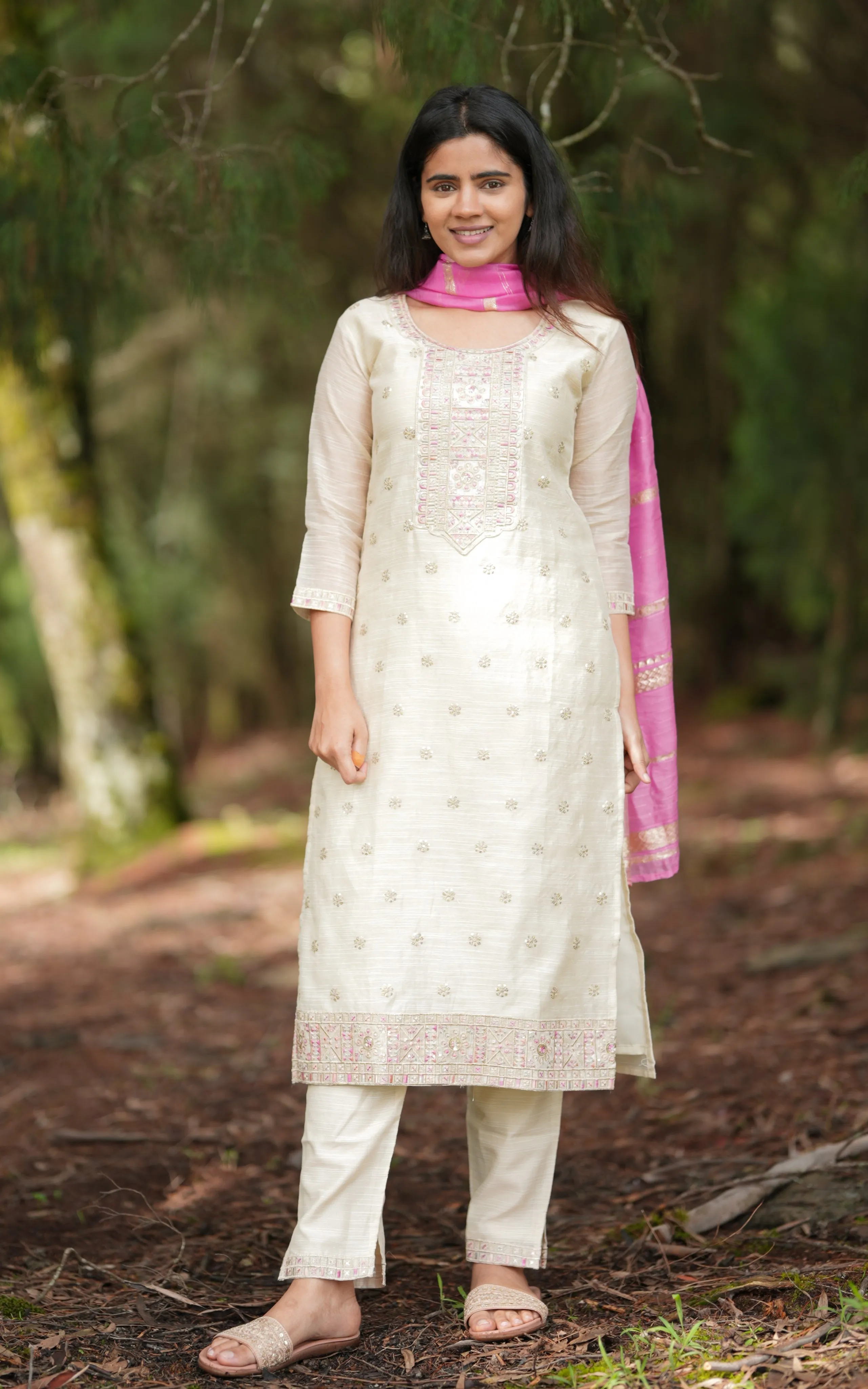 Sindhuja (Kurti Pant Dupatta)